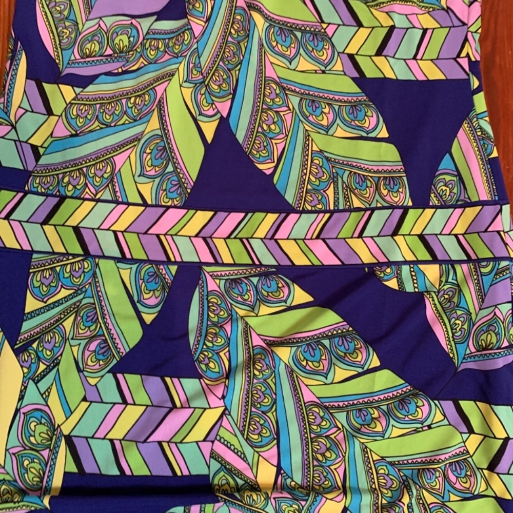 Trina Turk mini dress worn once.  Fully lined and super mod. Rayon blend with st - Picture 4 of 4